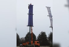 Устройството вече е монтирано на един от пилоните намиращи се