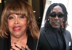 Рони е по малкият син на 83 годишната Тина Търнър роден от