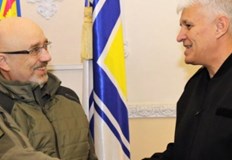 Украинският военен министър заяви че очаква с нетърпение двете страни