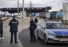 В момента остават отворени само три гранични пункта между двете