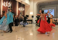 Освен професионалистите от клуб Настроение в танците по време на