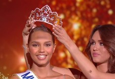 Индира Ампио е на 18 години и учи комуникацииИндира Ампио