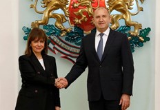 Орденът е присъден на Катерина Сакеларопулу за заслугите ѝ за