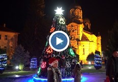 Празничен концерт и заря зарадваха беленчани Светлините на Коледната елха