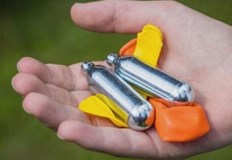 Студенти празнуват от вчера в зимния курорт и често се