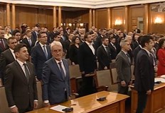 Заседанието продължава 15 часМинути след полунощ след като решиха да