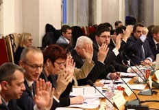 Комисията по бюджет и финанси прие удължителния бюджет на второ