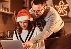 Коледните филми са любимо забавление по празницитеКоледа наближава а със