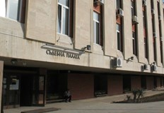 Вчера мъж счупи стъклопакет на банков клон в центъра на