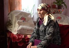 Столетницата плете камуфлажни мрежи за украинските войнициЛюбов Ярош е на