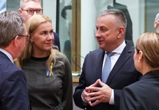 Споразумението слага край на месеци спорове как да се подходи