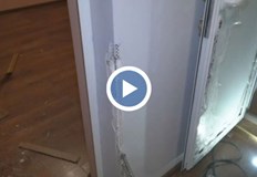 Строителите поискали още париЯдосани строители нахлуха с чукове в къща