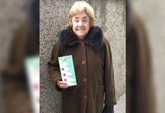 Картичките бяха изработени от младежите настанени в първия по рода