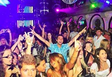 Призивът към студентите е да празнуват разумно да шофират трезви