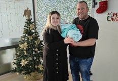 Илиана и съпругът ѝ се радват на бебето БожидарПоредно доказателство