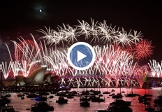 Вижте зашеметяващото светлинно шоу и фойерверкиНова Зеландия беше сред първите