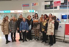 Заради отменени полети деца медалисти останаха часове на улицатаИ последната група