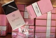 Задържани са двама търговциГолямо количество неистински парфюми са установени при