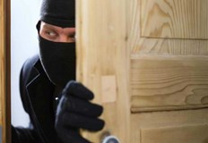 От потърпевшите е отнето са имущество и парични средстваНа 23 12 2022г