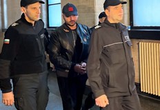 Пред съда през сълзи Любенов заяви че няма кой да