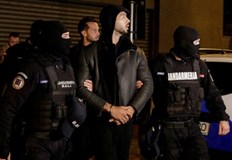 Бившият кикбоксьор е задържан заедно с брат сиАндрю Тейт британско американски