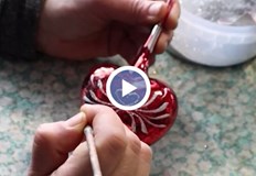 Семейният бизнес със стъклени елхови играчки започва още преди 50