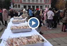 Традиционната инициатива завърши с хоро на площадаРаздадоха над 600 парчета