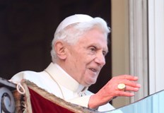 Той наследи на папския престол Йоан Павел Втори през 2005 та