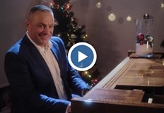 Популярният новинар изпя коледния хит Let It Snow Водещият на централните