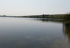 Мъжът влязъл в язовира с надуваема лодка която най вероятно се