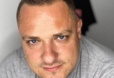 Шуменецът Владислав Григоров от близо година чете книги в своя