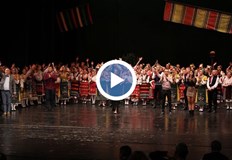 Над 150 танцьори и певци подариха на своята публика великолепен