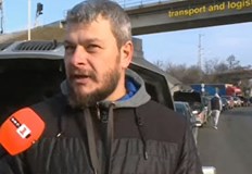 Движението в района бе блокирано за около час и половинаПротест