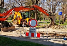 В малките улици в централната градска част са изградени малко