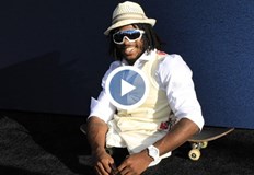 Райън се движеше из клетката на ръцете сиРайън Кларк влезе