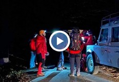 Той е с усукан глезен след паданеПланинските спасители стигнаха до