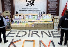 Шофьорът на камиона е арестуван12 300 електронни цигари забранени за