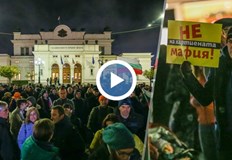 Пред Народното събрание се събраха хиляди граждани недоволни от днешното