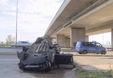 Двамата служители са обвинени за три различни престъпленияПрокуратурата обвини двама