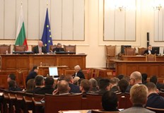 Депутатите ще разглеждат Изборния кодекс до край на следващото заседаниеБлизо