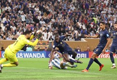 Капитанът на националния отбор на Франция стана вратарят с най много