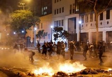 Демонстрантите настояващи за предсрочни избори блокират пътища окупират летища щурмуват