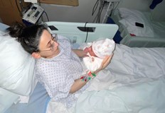 Хира Ахмад страда от синдром на Брук който засяга само