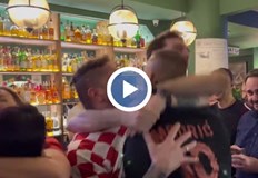 Ваня Джаферович и компания гледаха футболния трилър в столично заведениеОгромната