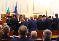 След дългия дебат в парламента решението беше ратифицираноНародните представители започнаха