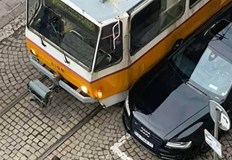Това е поредният инцидент с трамвай в столицатаТрамвай удари паркиран
