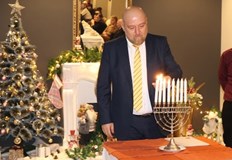 Областният управител запали третата свещ в ханукиятаОбластният управител на РусеАнатоли