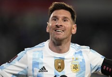 Капитанът на Албиселесте стана първият футболист с гол в груповата