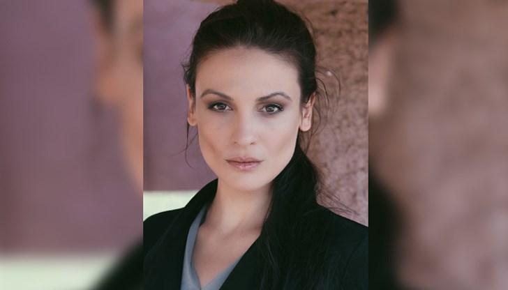 След като обяви, че е пребита от колега, сега актрисата е възмутена, че писателят Калин Терзийски, с когото са били близки, е публикувал в книгата си чат между двамата