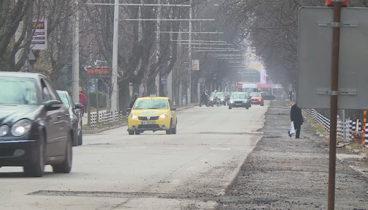Дотогава - гледайте в краката си! Дотогава - гледайте в краката си!